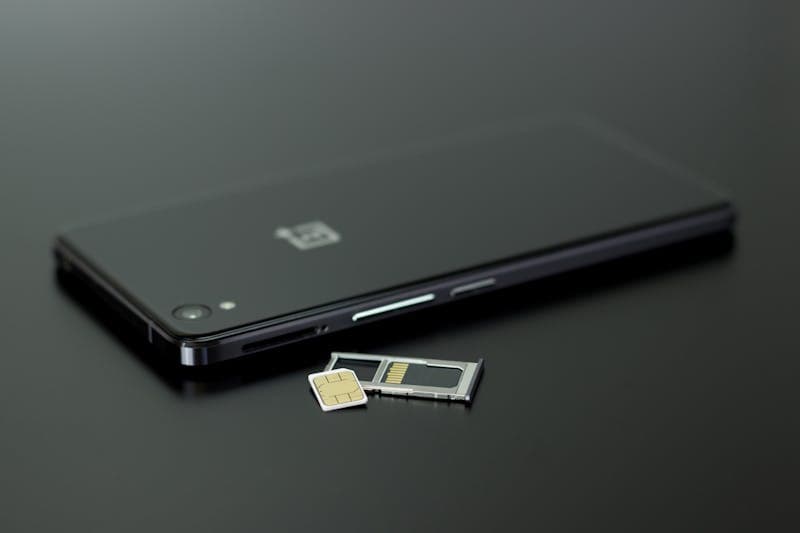 Smartphone with SIM card and eSIM setup