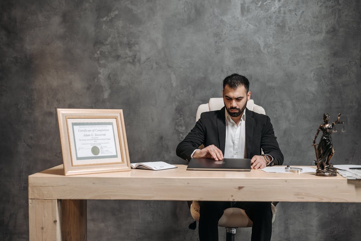 Immigration lawyer consulting with a client in Saudi Arabia
