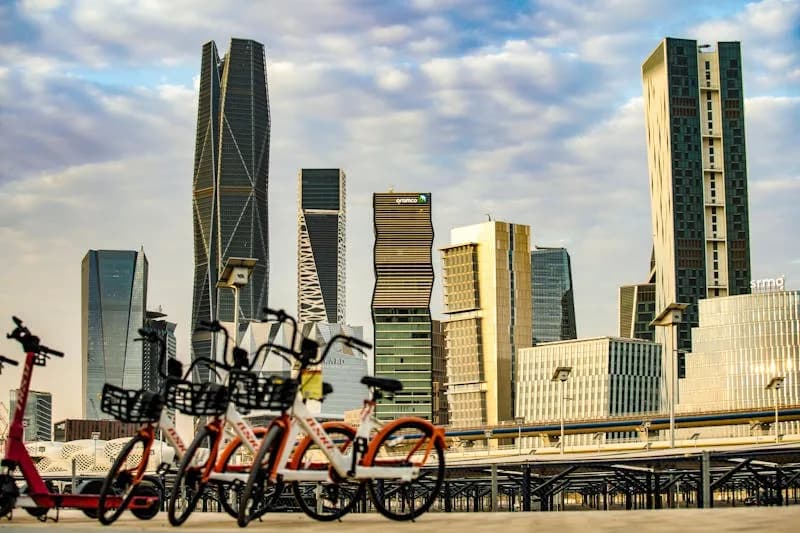 Modern city life in Saudi Arabia where expats enjoy tax-free salaries