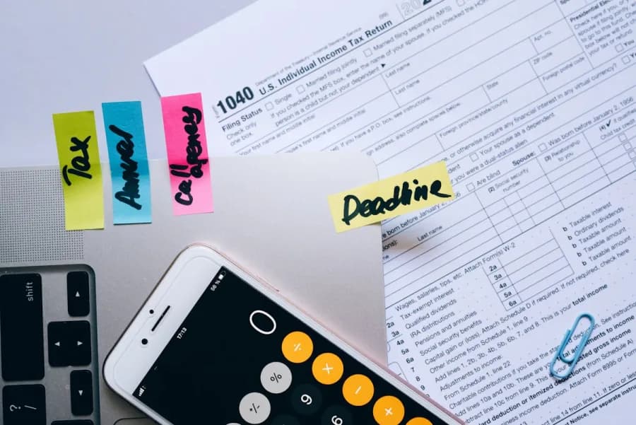 Tax calculation and financial planning for freelancers in Saudi Arabia